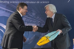 Vice Prime Minister of Ukraine K.I. Gryschenko and CERN Director General R. Heuer