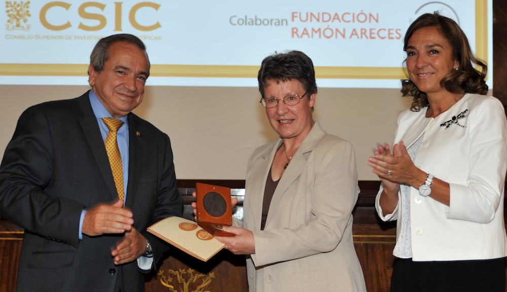 CSIC Golden Medal awarded to Professor Dame Jocelyn Bell Burnell 