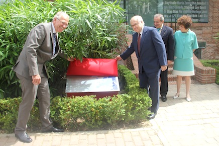 Unveiling from the commemorative plaque.