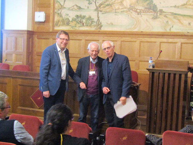FLTR: Karl Grandin, chair of the EPS HoP Group and director of the Centre for History of Science der Royal Swedish Academy of Sciences with Peter Maria Schuster and Jim Benett