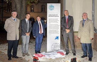 Inauguration of the EPS Historic Site. FLTR: Dieter Meschede, Jörg Pross, Hans-Christian Schultz-Coulon, Rüdiger Voss und Bernhard Eitel
