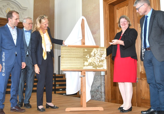 Unveiling of the plaque