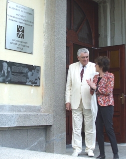 L. Cifarelli and A. Petrov in front of the memorial plaque